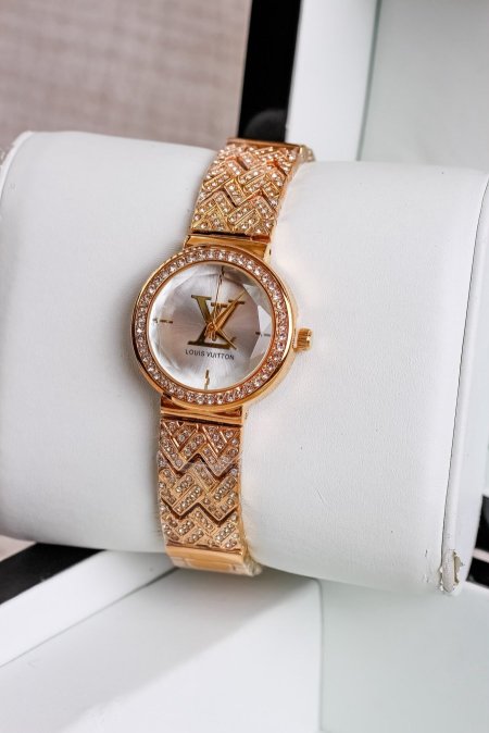 ساعة LOUIS VUITTON فاخرة